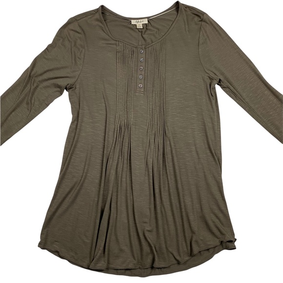 NWT Style Co Crew Neck Brown Long Sleeve Pleated Front Flowy Shirt Medium - Picture 2 of 12